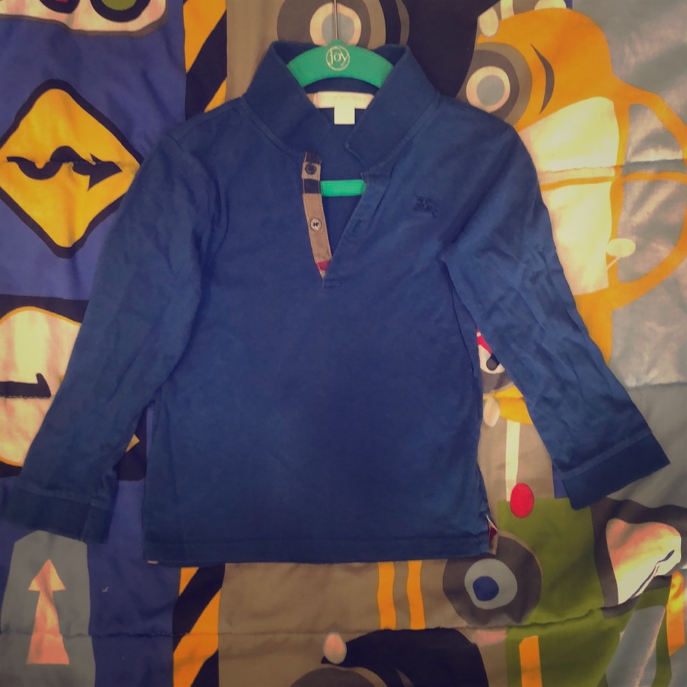 Burberry long sleeve shirt with buttoned colar